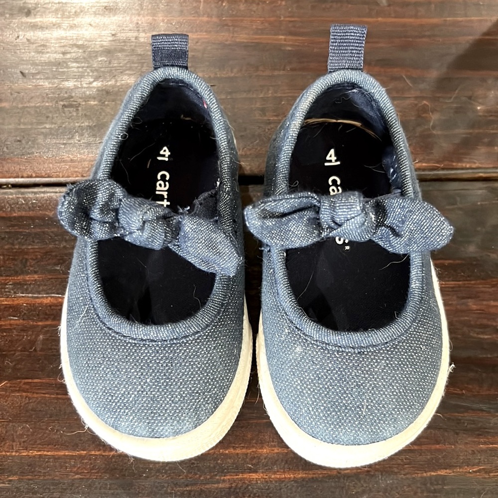 Carters sparkle denim flats/sneakers w elastic bow sz 4